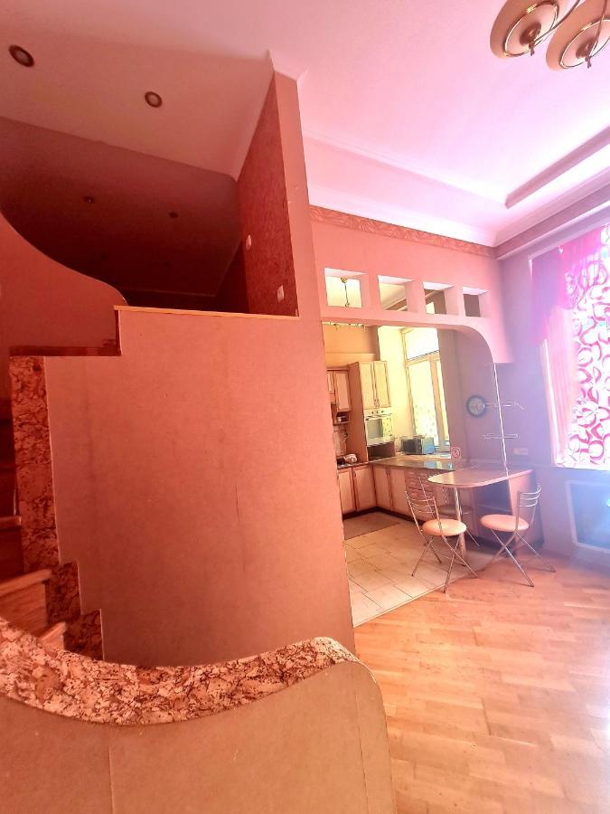 Ferienwohnung Центр, Євгена Коновальця, 3 Lutsʼk Exterior foto